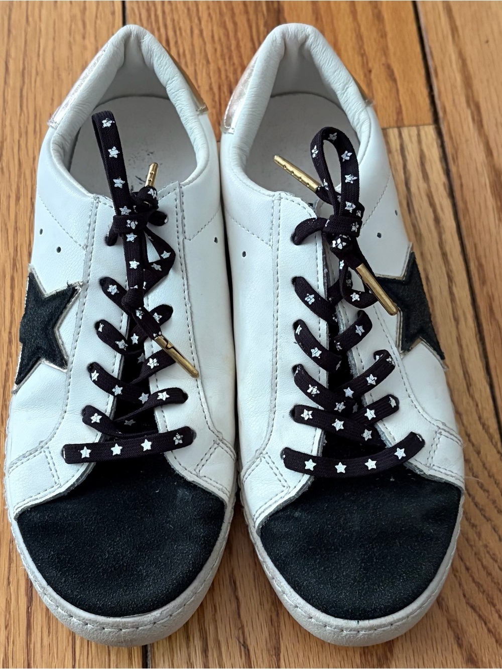 Vintage VH Sz 6.5 White with suede Black Star&toe Accent Women's Sneakers